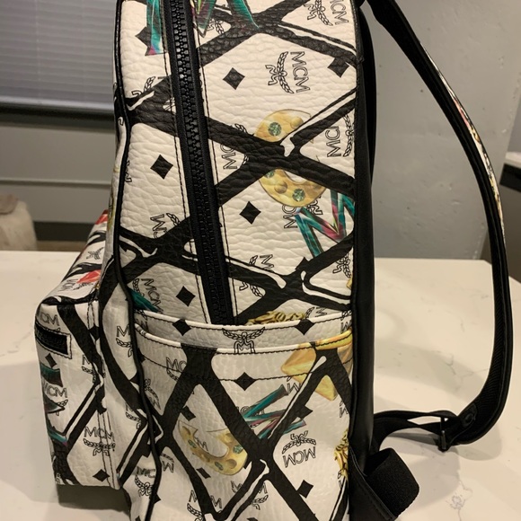 MCM MEDIUM BACKPACK - Picture 2 of 8